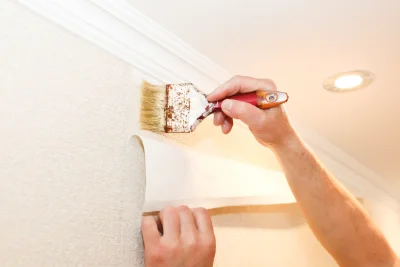 Pose de papier peint à Puechredon — revêtements muraux et toiles de verre
